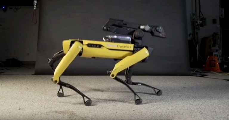 Watch the Boston Dynamics Robodog Twerk and Moonwalk to “Uptown Funk” 15 Watch the Boston Dynamics Robodog Twerk and Moonwalk to “Uptown Funk”