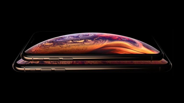 New lawsuit claims Apple hid the notch in its iPhone XS marketing
