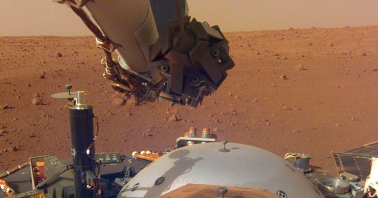 NASA’s InSight Lander Just Flexed Its Arm and Took a Selfie 8 NASA’s InSight Lander Just Flexed Its Arm and Took a Selfie