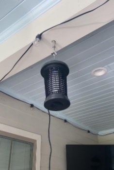 Dunaga mosquito zapper hanging